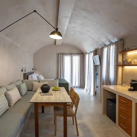 Avelyra Cove * Perissa (Santorini)