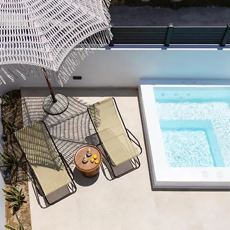 Avelyra Cove Apartment Perissa (Santorini)