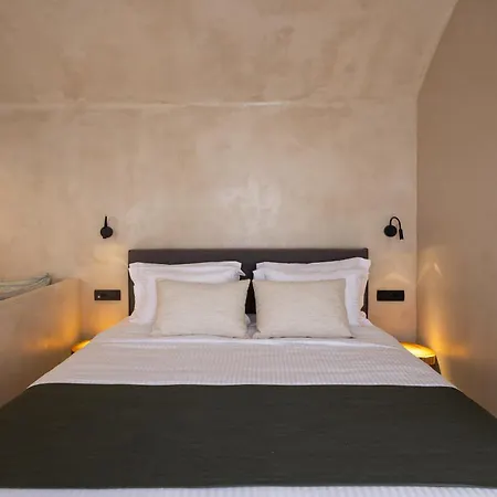 Avelyra Cove Perissa (Santorini)