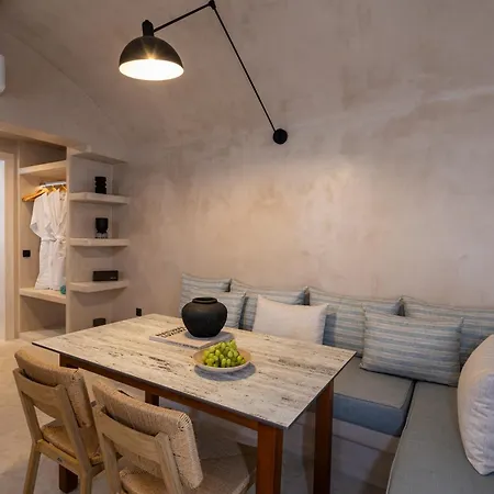Avelyra Cove Apartment Perissa (Santorini)
