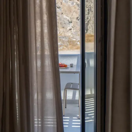 Avelyra Cove